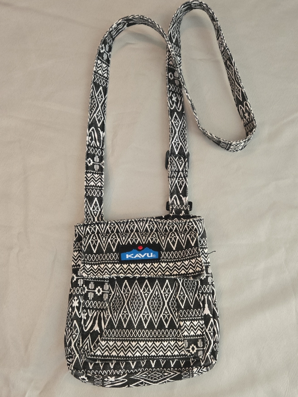 Kavu Black & White Tribal Print Small Crossbody Bag